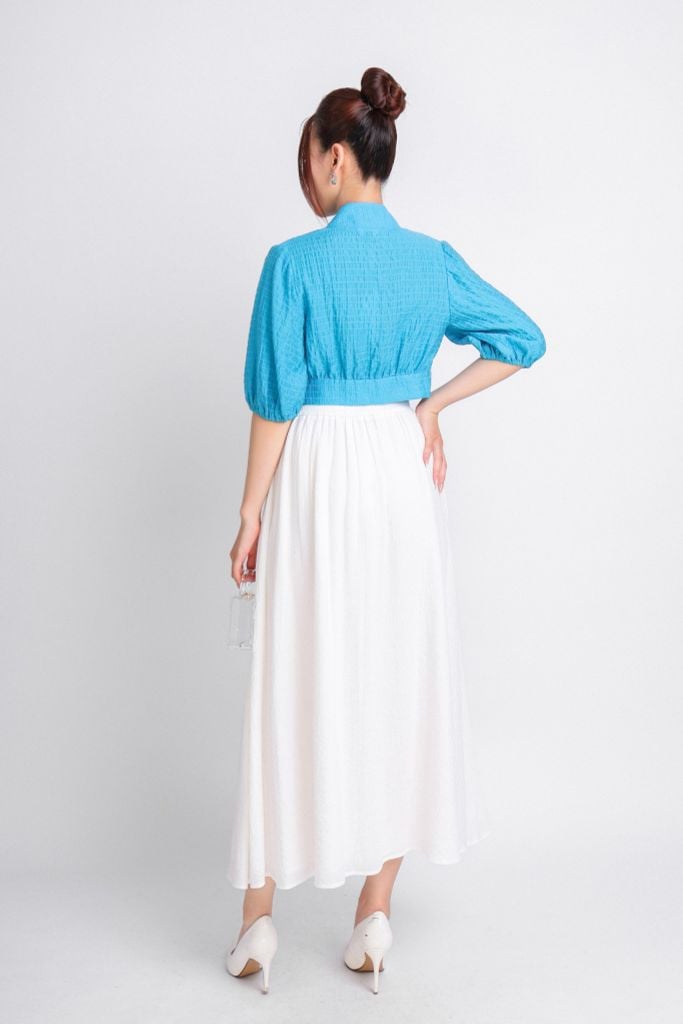 FAS33675 - Áo kiểu dạo phố vải thô dáng croptop cổ V phối cúc bọc buộc nơ eo tạo kiểu gấu tay bo chun - PANTIO