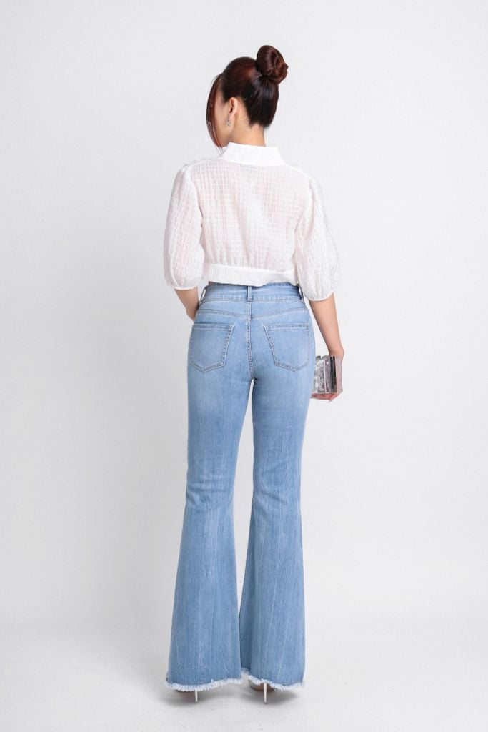 FAS33675 - Áo kiểu dạo phố vải thô dáng croptop cổ V phối cúc bọc buộc nơ eo tạo kiểu gấu tay bo chun - PANTIO