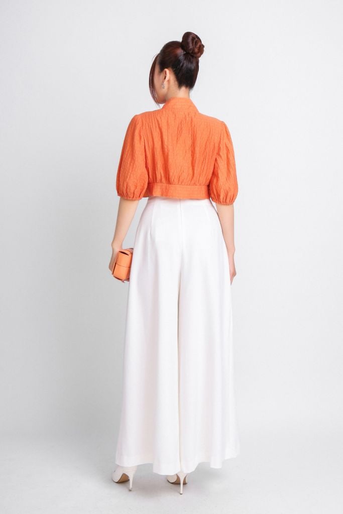 FAS33675 - Áo kiểu dạo phố vải thô dáng croptop cổ V phối cúc bọc buộc nơ eo tạo kiểu gấu tay bo chun - PANTIO