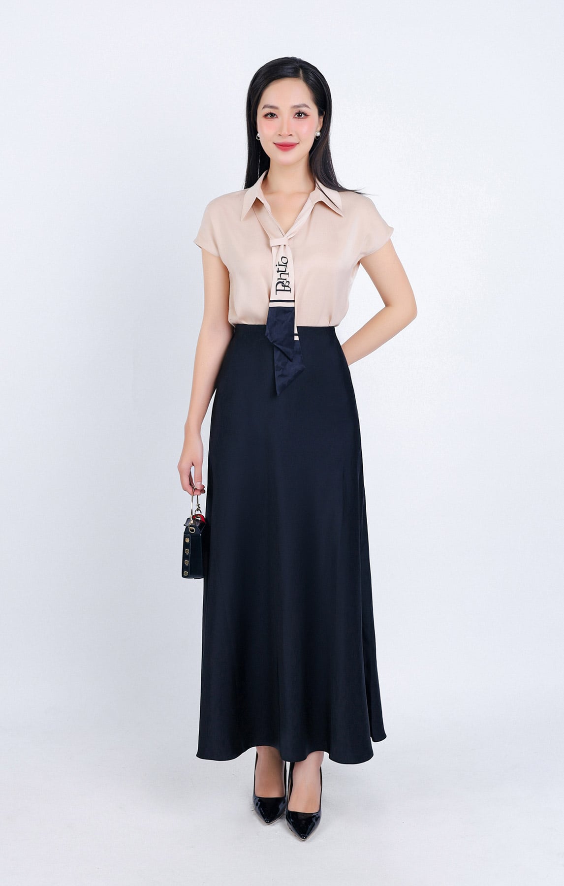 FAS33689 - Áo sơ mi công sở vải lụa tằm dáng suông cổ đức vai liền cài khuy thân trước - PANTIO