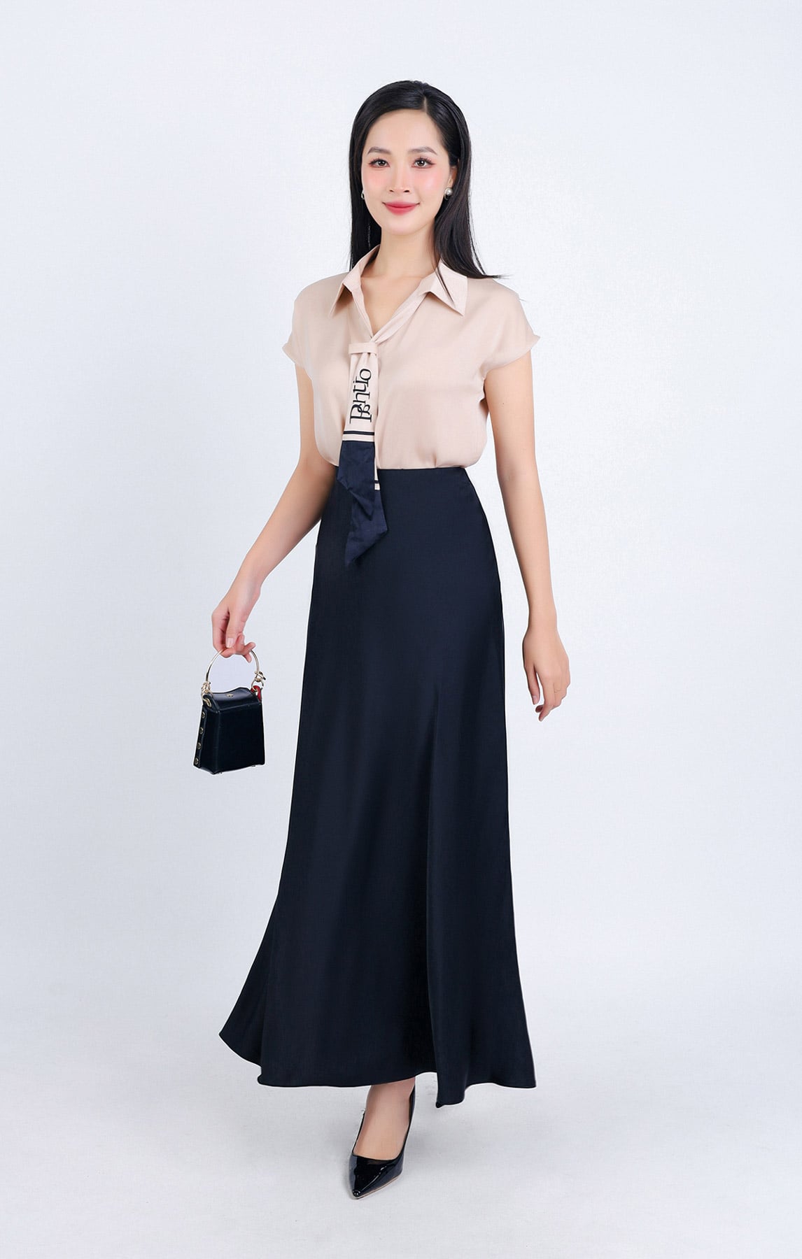 FAS33689 - Áo sơ mi công sở vải lụa tằm dáng suông cổ đức vai liền cài khuy thân trước - PANTIO