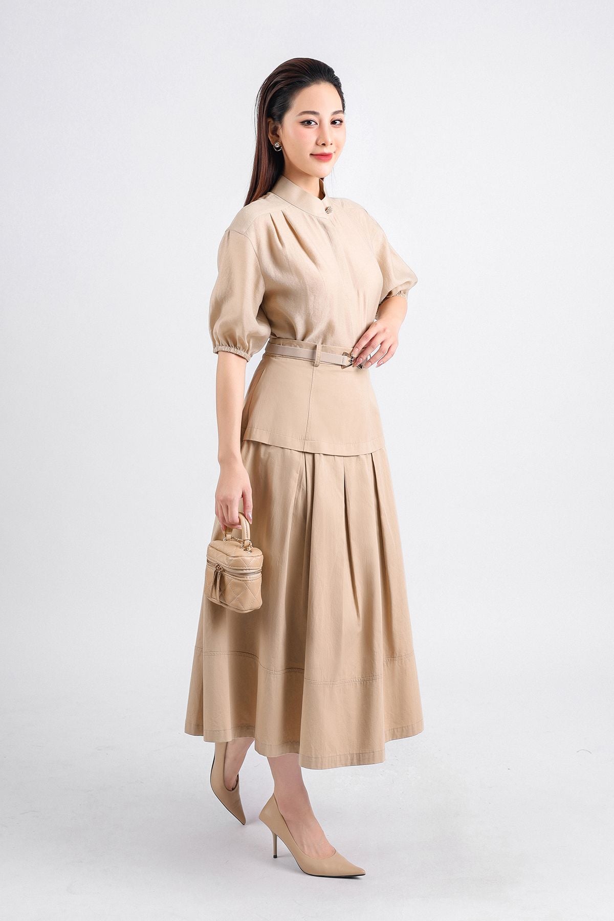 FJD51131 - Chân váy công sở vải Kaki dáng A dài hai lớp lót vải boi eo đáp cạp bản to thân váy xếp ly kèm đai lưng chun khoá thân sau - PANTIO