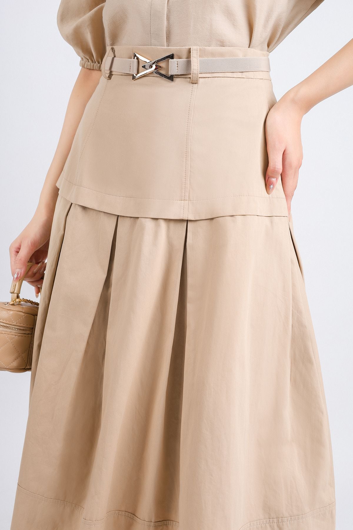 FJD51131 - Chân váy công sở vải Kaki dáng A dài hai lớp lót vải boi eo đáp cạp bản to thân váy xếp ly kèm đai lưng chun khoá thân sau - PANTIO