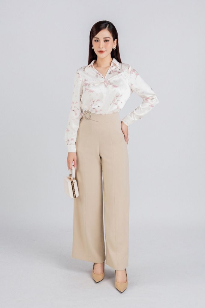FAS33708 - Áo sơ mi công sở vải lụa satin dáng suông cổ đức V sâu xoắn nhẹ tạo kiểu - PANTIO