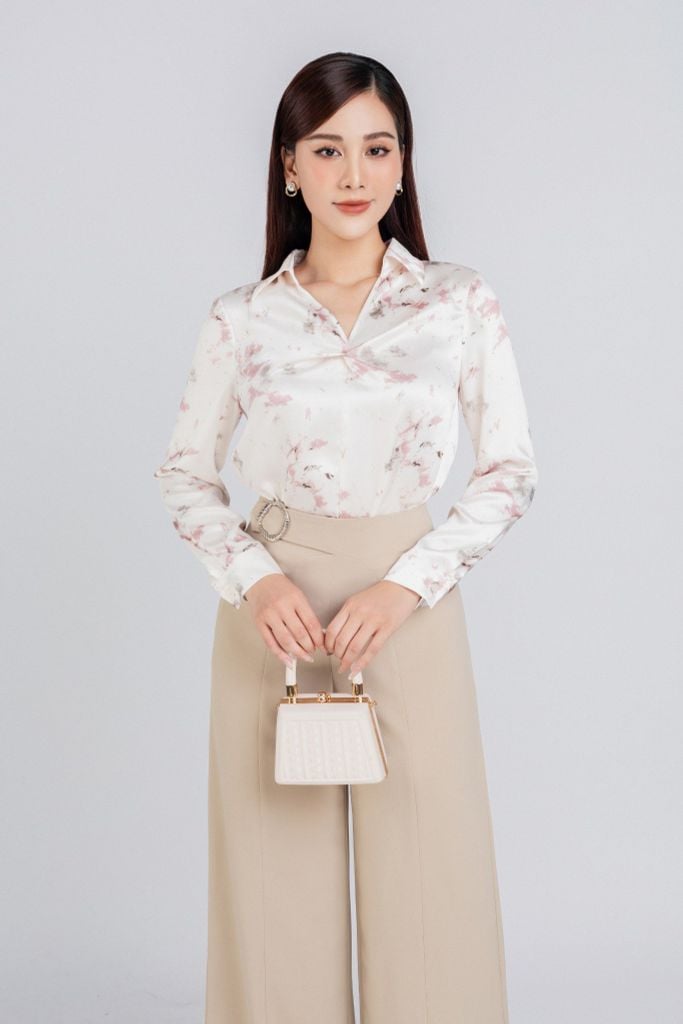 FAS33708 - Áo sơ mi công sở vải lụa satin dáng suông cổ đức V sâu xoắn nhẹ tạo kiểu - PANTIO