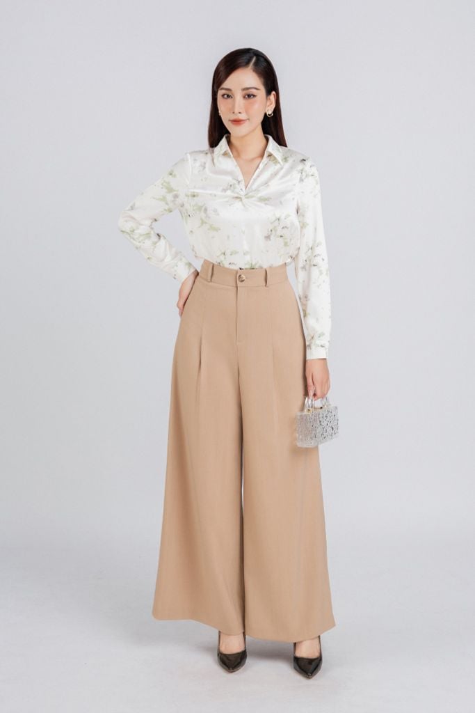 FAS33708 - Áo sơ mi công sở vải lụa satin dáng suông cổ đức V sâu xoắn nhẹ tạo kiểu - PANTIO