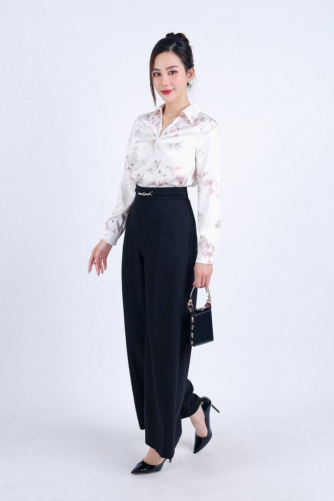 FAS33708 - Áo sơ mi công sở vải lụa satin dáng suông cổ đức V sâu xoắn nhẹ tạo kiểu - PANTIO