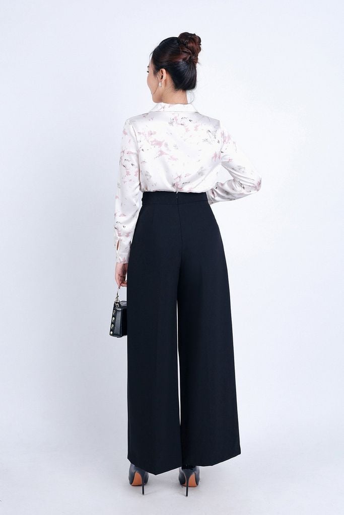 FAS33708 - Áo sơ mi công sở vải lụa satin dáng suông cổ đức V sâu xoắn nhẹ tạo kiểu - PANTIO
