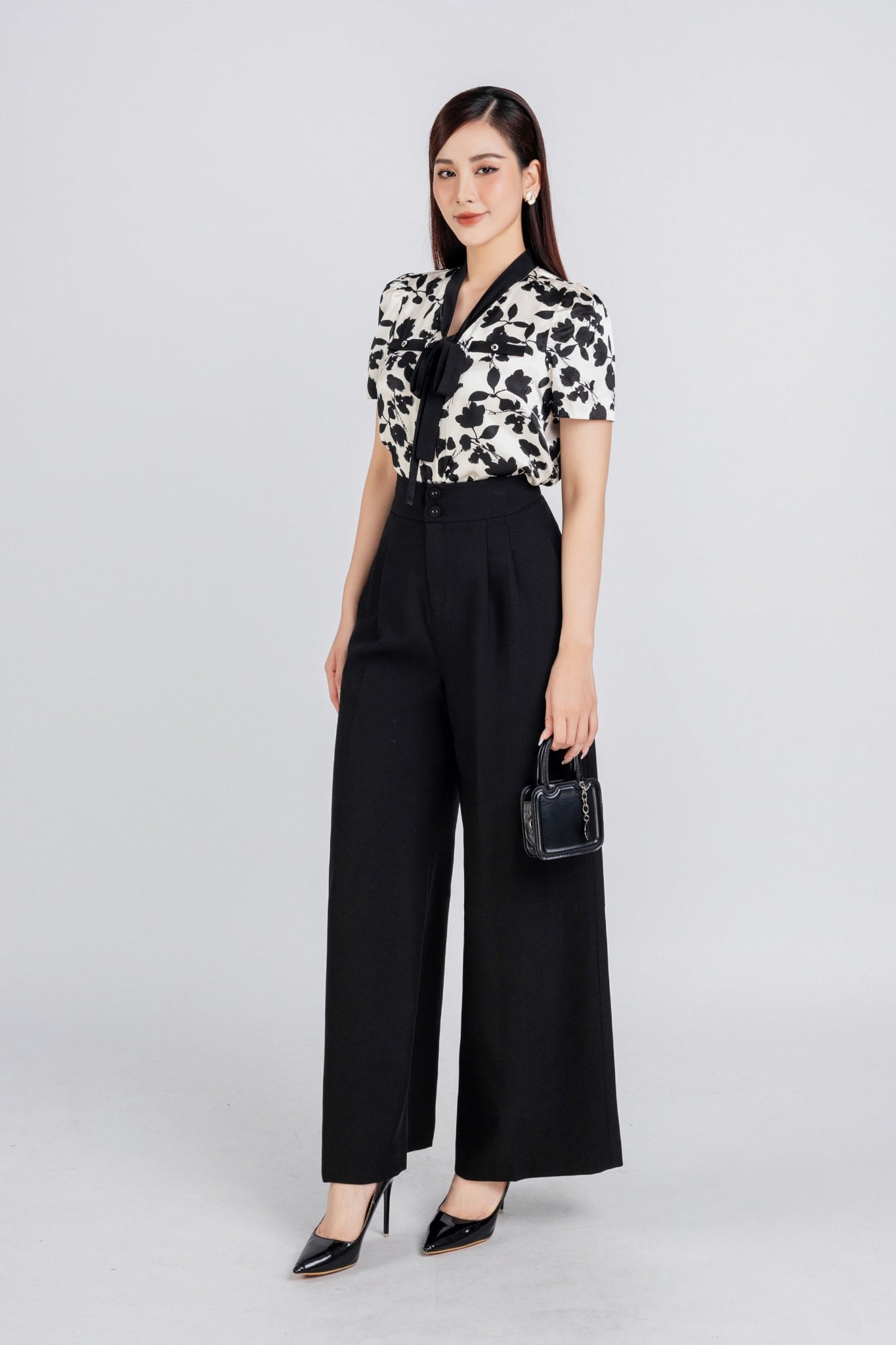 FAS33709 - Áo kiểu công sở vải lụa sáng suông cổ V thắt nơ tạo kiểu vai bồng nhẹ - PANTIO