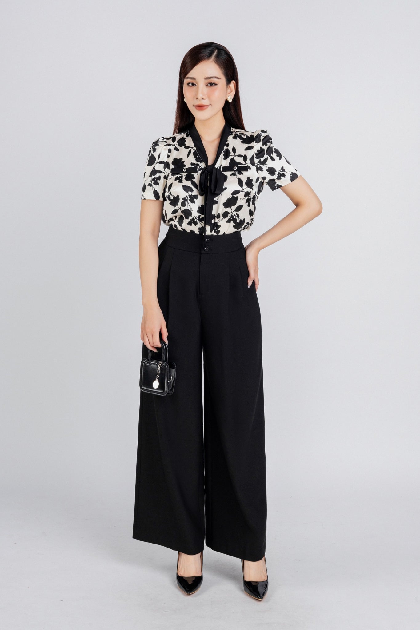 FAS33709 - Áo kiểu công sở vải lụa sáng suông cổ V thắt nơ tạo kiểu vai bồng nhẹ - PANTIO