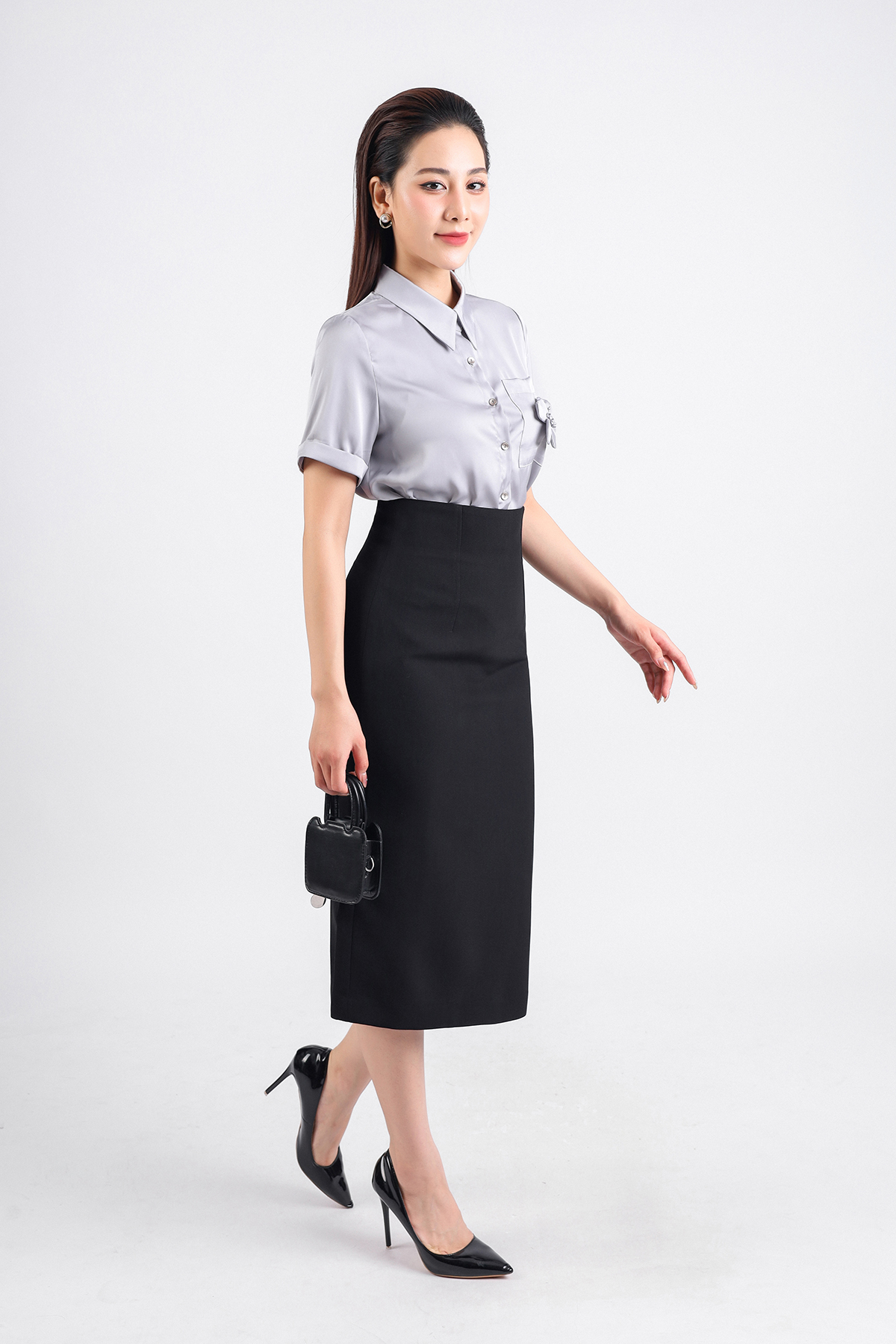 FAS33764 - Áo sơ mi công sở vải lụa bóng dáng suông ngắn tay cổ đức thân áo phối hoa lụa trang trí - PANTIO