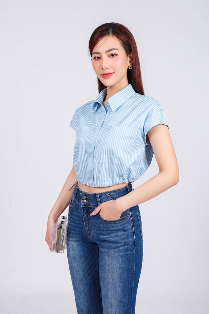 FAS33779 - Áo sơ mi công sở vải thô mỏng dáng croptop cổ đức eo rút thun tạo kiểu cài khuy trước - PANTIO