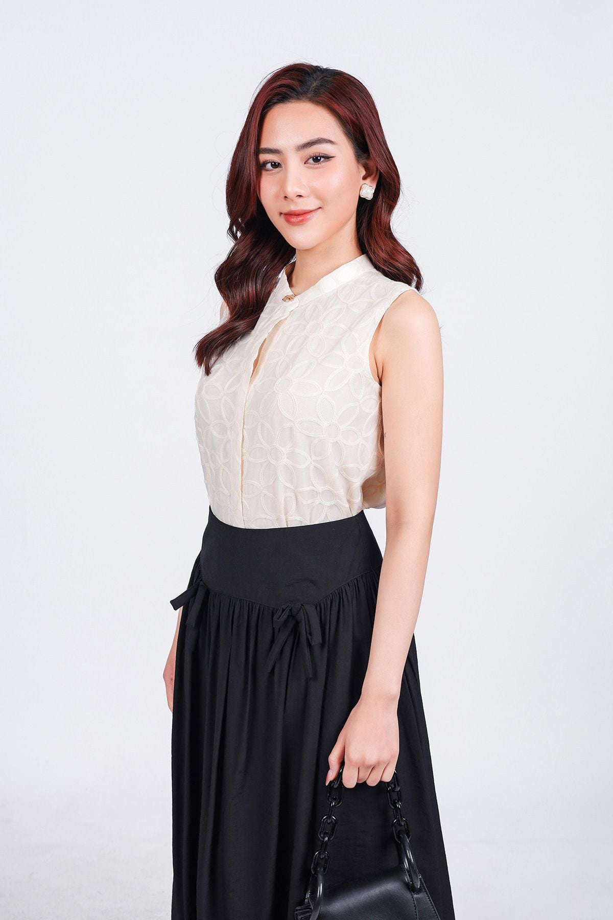 FAS33785 - Áo sơ mi công sở vải tơ hoa dáng suông cổ tròn đính khuy không tay cài khuy thân trước - PANTIO