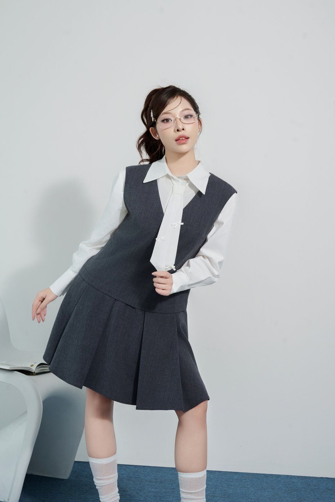 FAS33857 - tylekeo8888 vải thô mỏng dáng suông cổ đức, nẹp cài khuy, tay dài, măng séc bản to, cà vạt đính nơ nhỏ - JAN.