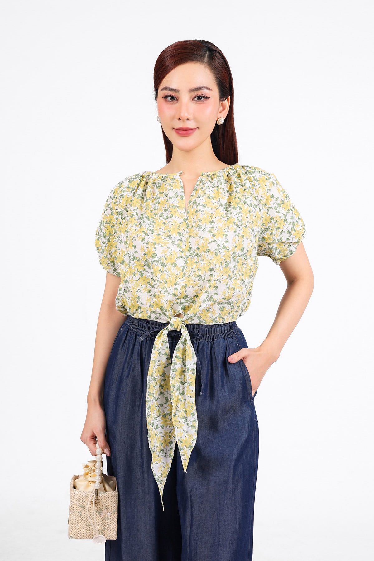 FAS33908 - Áo sơ mi công sở vải thô hoa dáng lửng cổ xẻ V tay áo bo chun gấu phối vạt thắt tạo kiểu - PANTIO