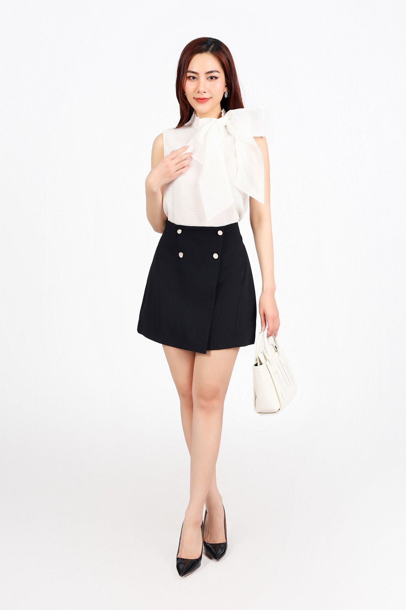 FJN1703 - Chân váy ngắn vải thô dày dáng A có lót thân váy đính khuy phối vạt lệch tạo kiểu - PANTIO