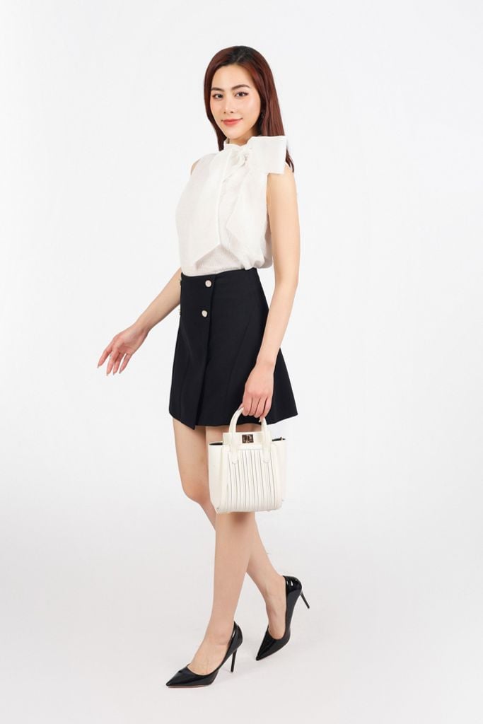 FJN1703 - Chân váy ngắn vải thô dày dáng A có lót thân váy đính khuy phối vạt lệch tạo kiểu - PANTIO