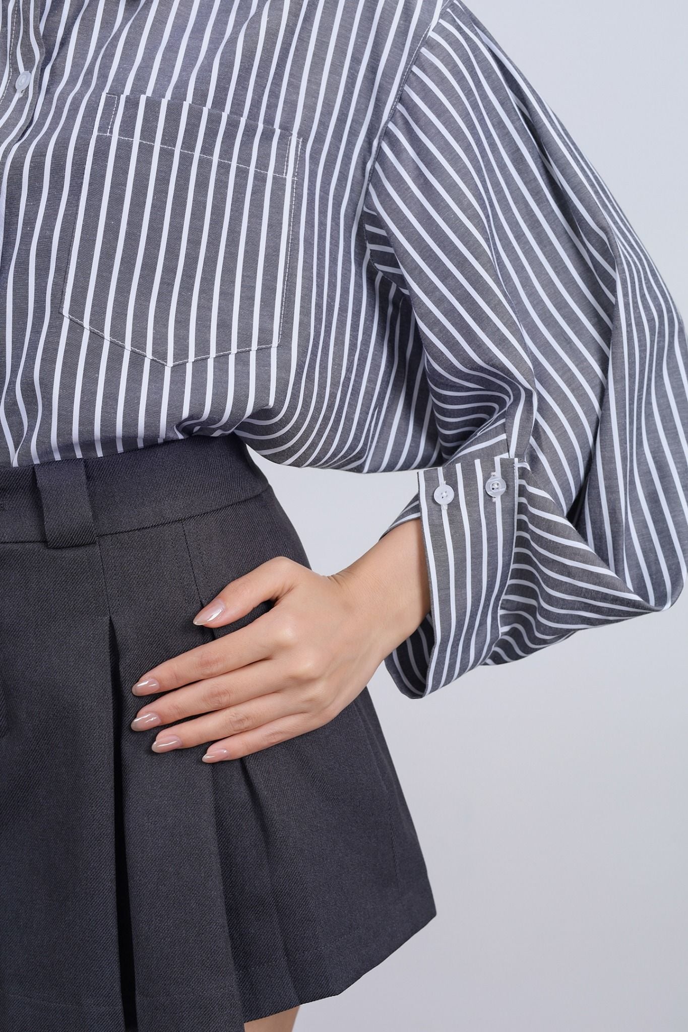 FJN1715 - Chân váy ngắn vải denim dáng A xòe thân váy xếp ly tạo kiểu khóa thân trước - JAN.