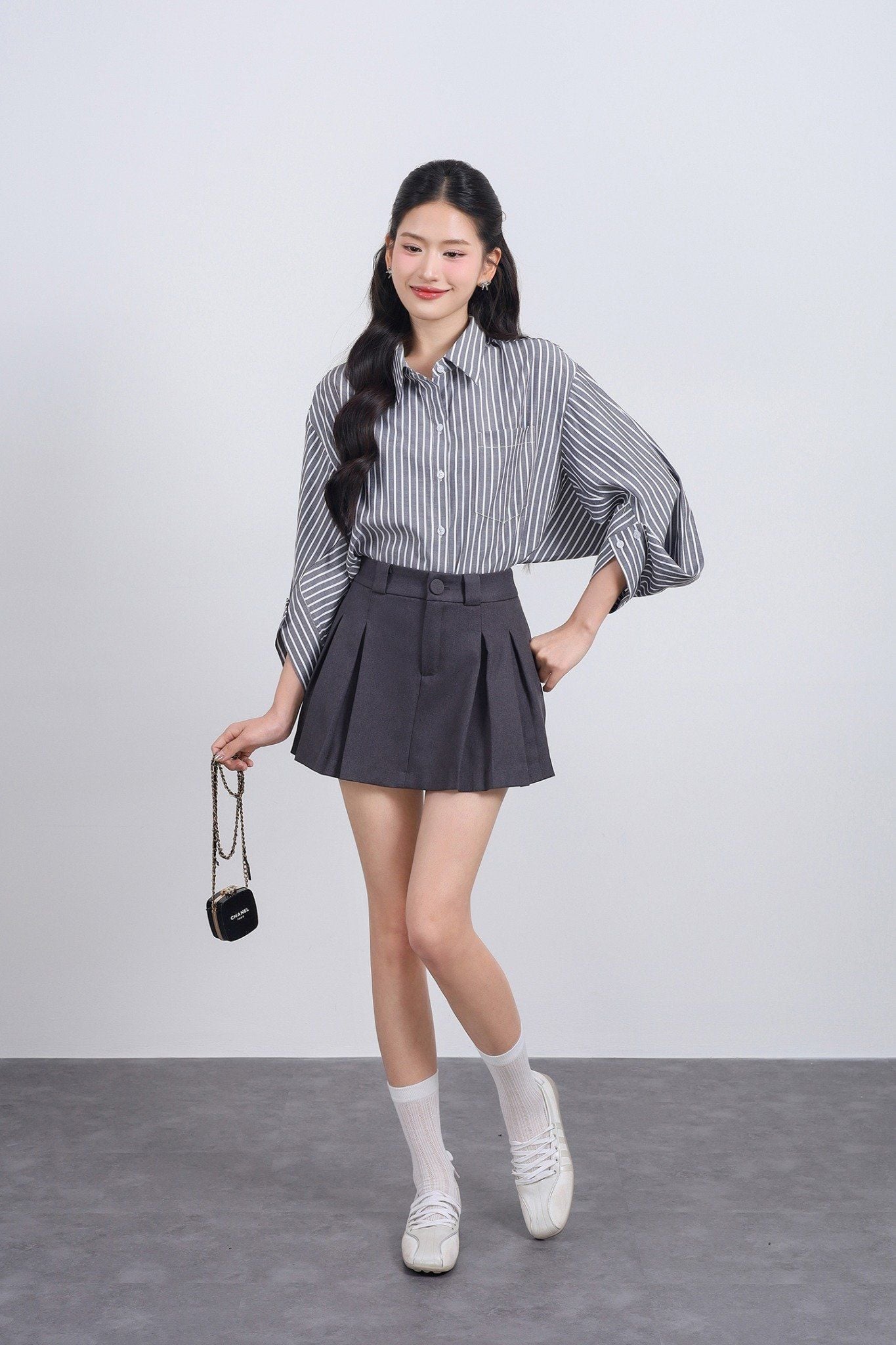 FJN1715 - Chân váy ngắn vải denim dáng A xòe thân váy xếp ly tạo kiểu khóa thân trước - JAN.