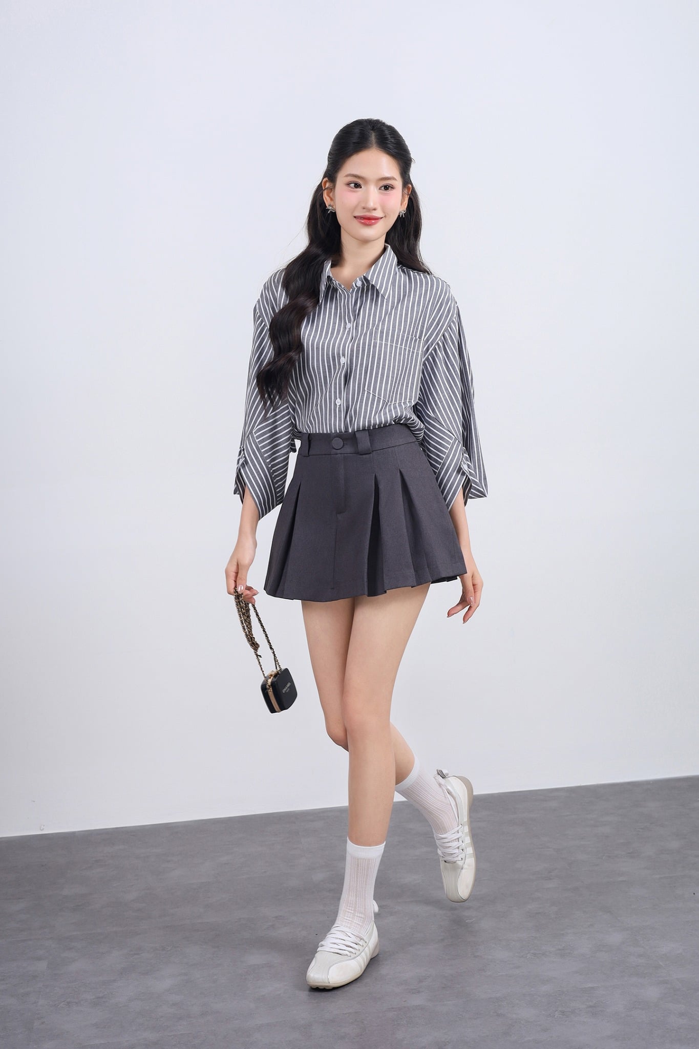 FJN1715 - Chân váy ngắn vải denim dáng A xòe thân váy xếp ly tạo kiểu khóa thân trước - JAN.