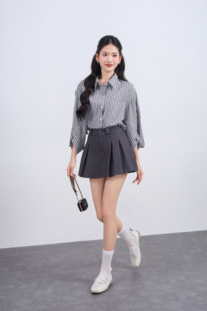 FJN1715 - Chân váy ngắn vải denim dáng A xòe thân váy xếp ly tạo kiểu khóa thân trước - JAN.