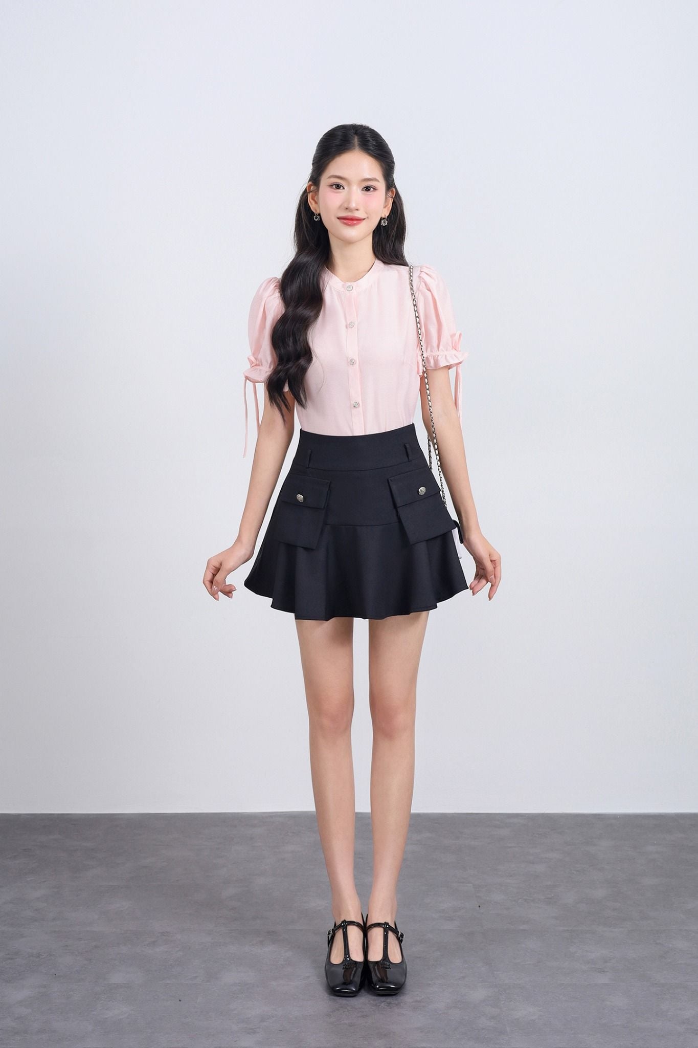 FAS34026 - Áo sơ mi vải tơ dáng suông cổ tròn tay bồng đính dây nơ tạo kiểu cài khuy thân trước - JAN.