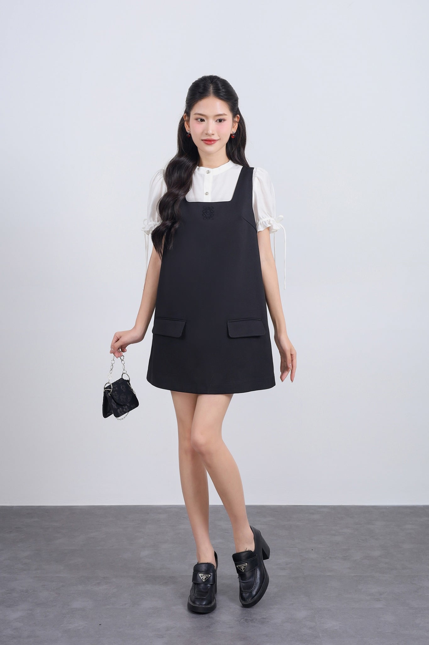 FAS34026 - Áo sơ mi vải tơ dáng suông cổ tròn tay bồng đính dây nơ tạo kiểu cài khuy thân trước - JAN.