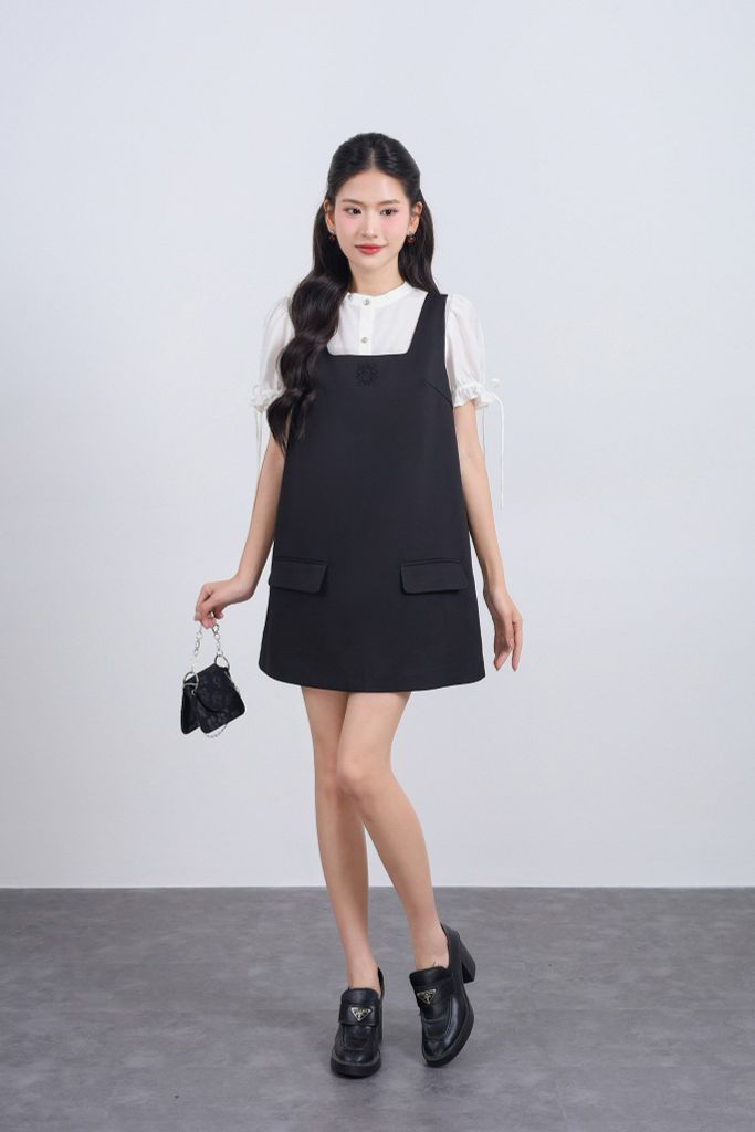 FDP33578 - Đầm dạo phố vải thô đũi dáng suông cổ vuông ngực áo thêu hoạ thân váy đính nắp túi ôp tạo kiểu - JAN.