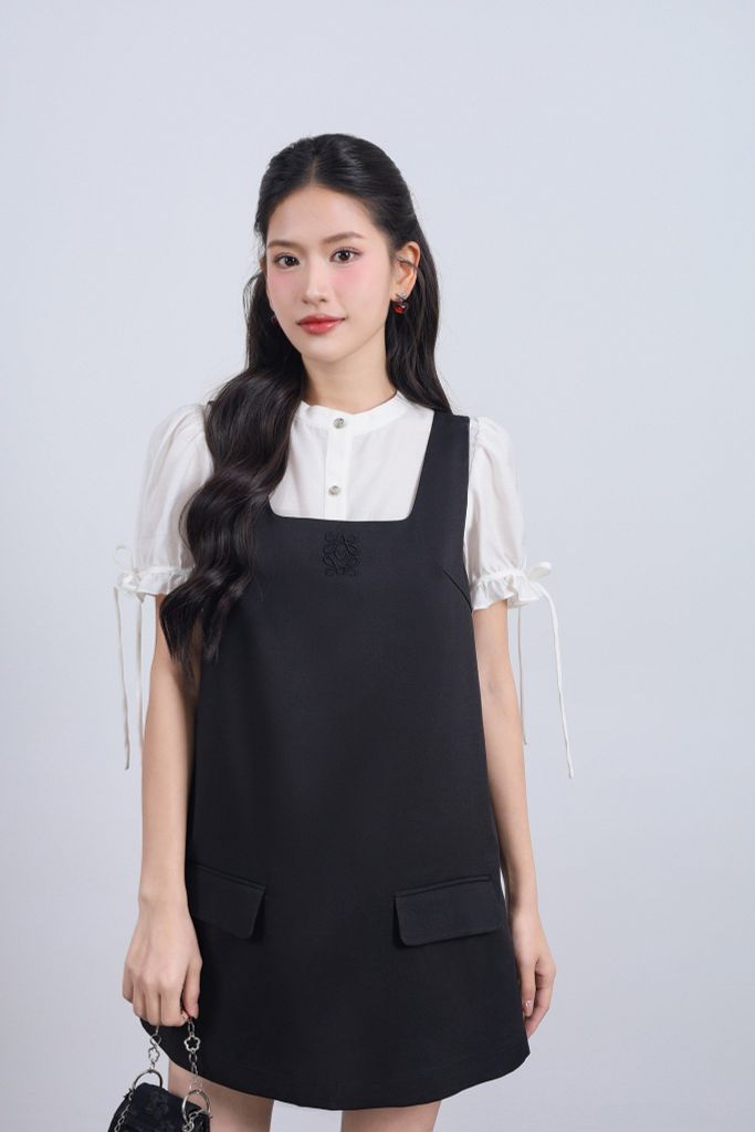 FDP33578 - Đầm dạo phố vải thô đũi dáng suông cổ vuông ngực áo thêu hoạ thân váy đính nắp túi ôp tạo kiểu - JAN.