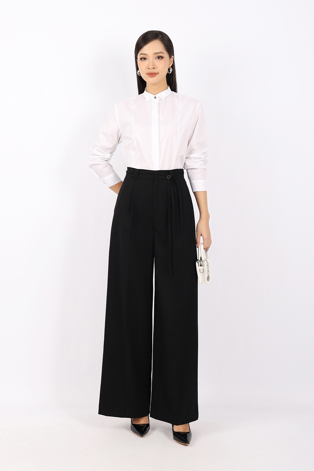 FAS53545 - Áo sơ mi công sở vải thô dáng suông cổ tàu bẻ V thân can diễu chỉ đen trang trí - PANTIO