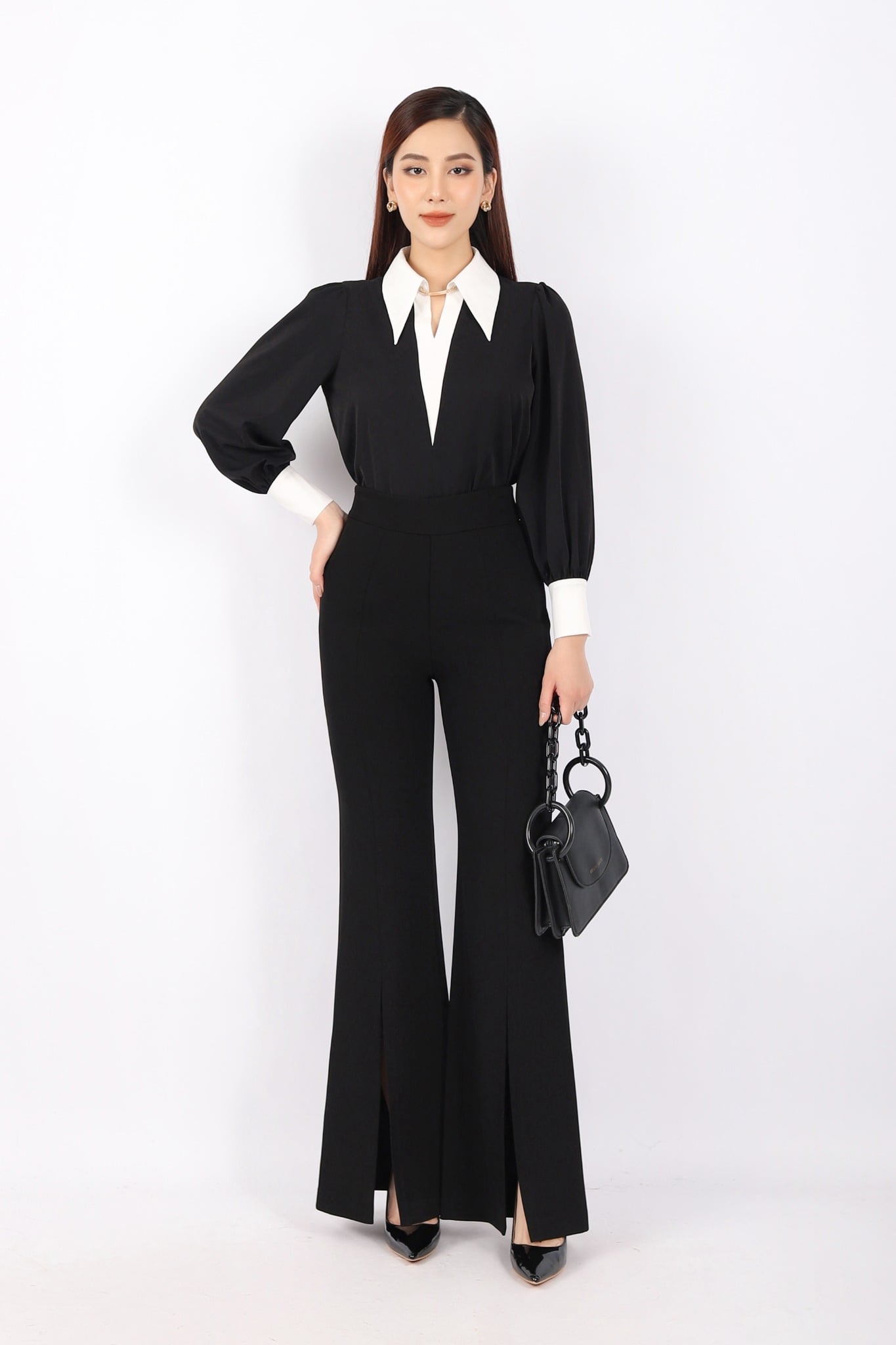 FAS53574 - Áo kiểu công sở vải lụa dáng suông cổ đức xẻ V pha vải khác màu vạt nhọn phối mặt kim loại trang trí - PANTIO