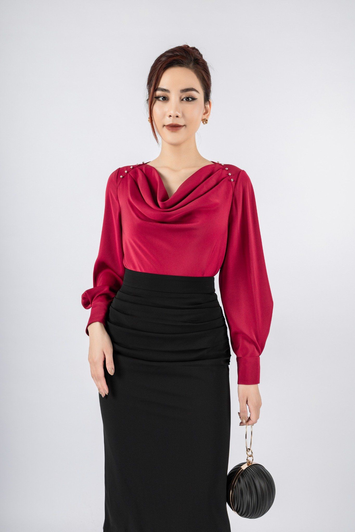 FAS53588 - Áo kiểu công sở vải lụa tằm dáng suông cổ đổ phối cúc tay suông phồng nhẹ - PANTIO