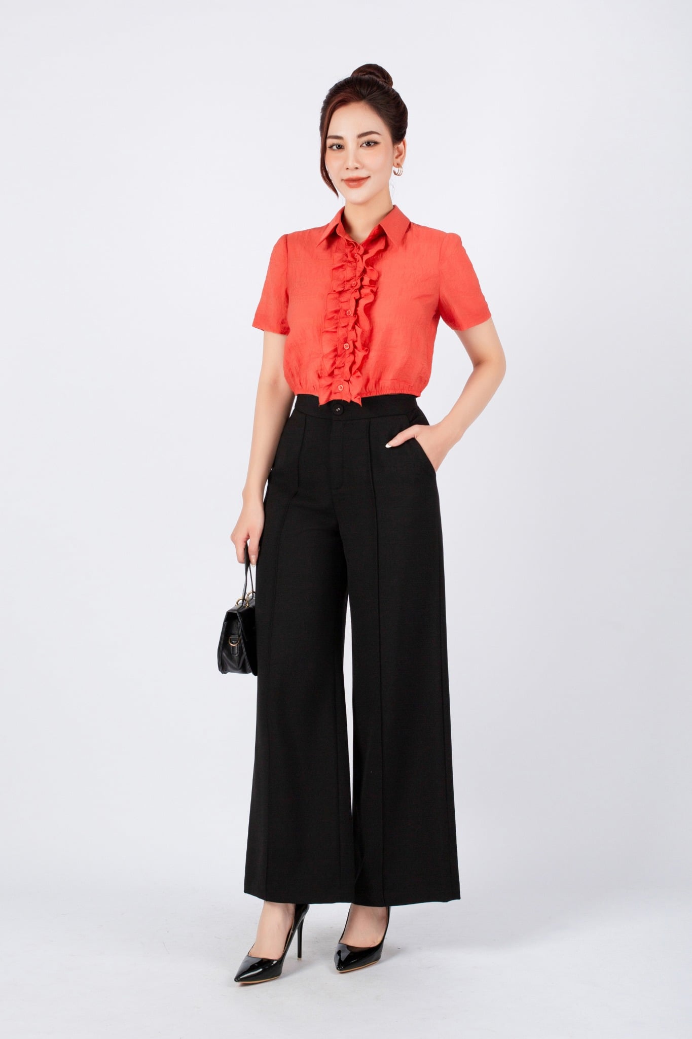 FAS53601 - Áo kiểu công sở vải thô mỏng dáng croptop cổ đức nẹp khuy phối bèo trang trí gấu bo chun - PANTIO