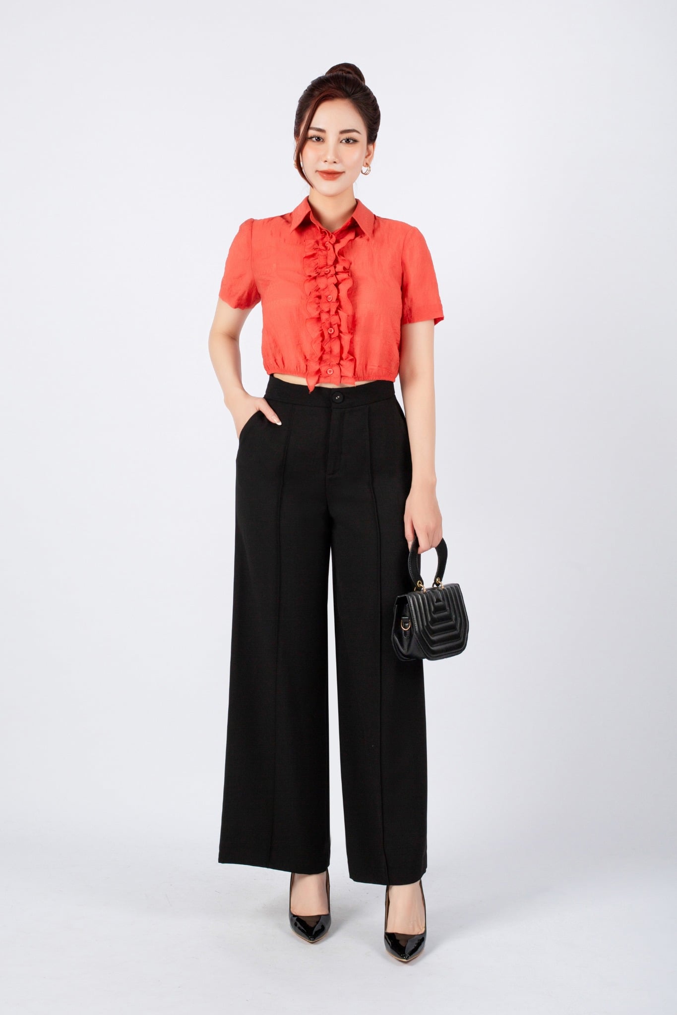 FAS53601 - Áo kiểu công sở vải thô mỏng dáng croptop cổ đức nẹp khuy phối bèo trang trí gấu bo chun - PANTIO