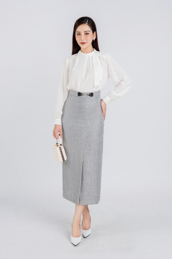 FAS53648 - Áo kiểu công sở vải tằm dáng suông cổ kiểu nhún đính khuy trang trí - PANTIO