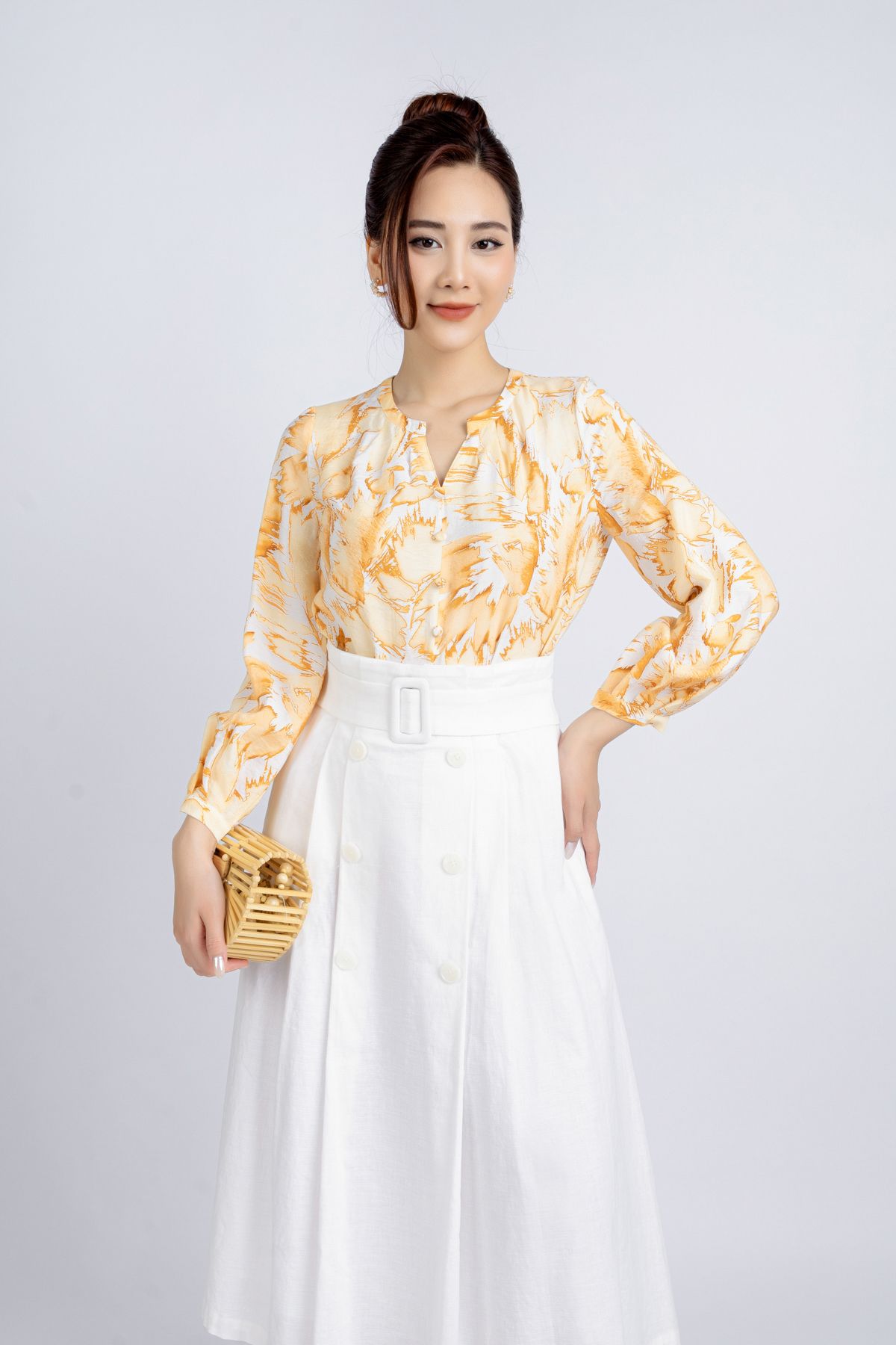 FJD31148 - Chân váy công sở vải linen dáng xoè có lót vải thô boi thân đính cúc trang trí khoá thân sau - PANTIO