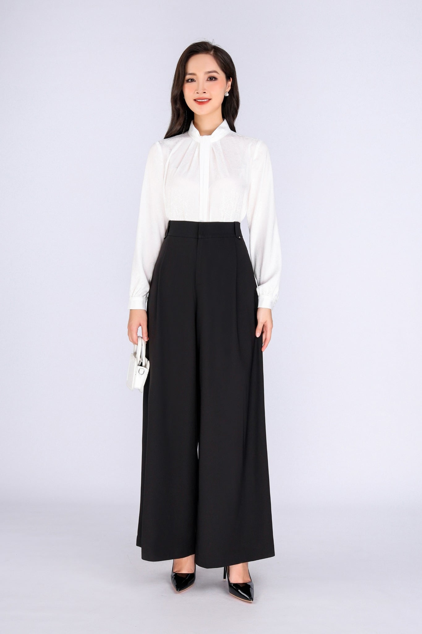 FAS53811 - Áo kiểu công sở vải lụa gấm dáng suông cổ kiểu vặn nhún trang trí - PANTIO