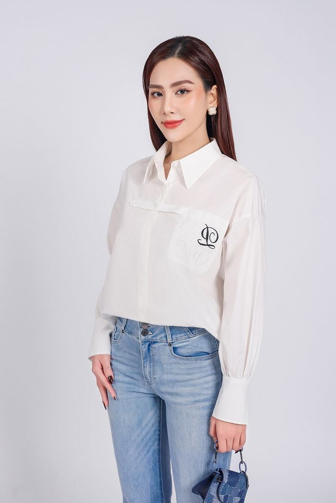 FAS53829 - Áo sơ mi công sở vải thô kate dáng suông cổ đức tay dài có túi ngực thêu hoạ tiết trang trí - PANTIO