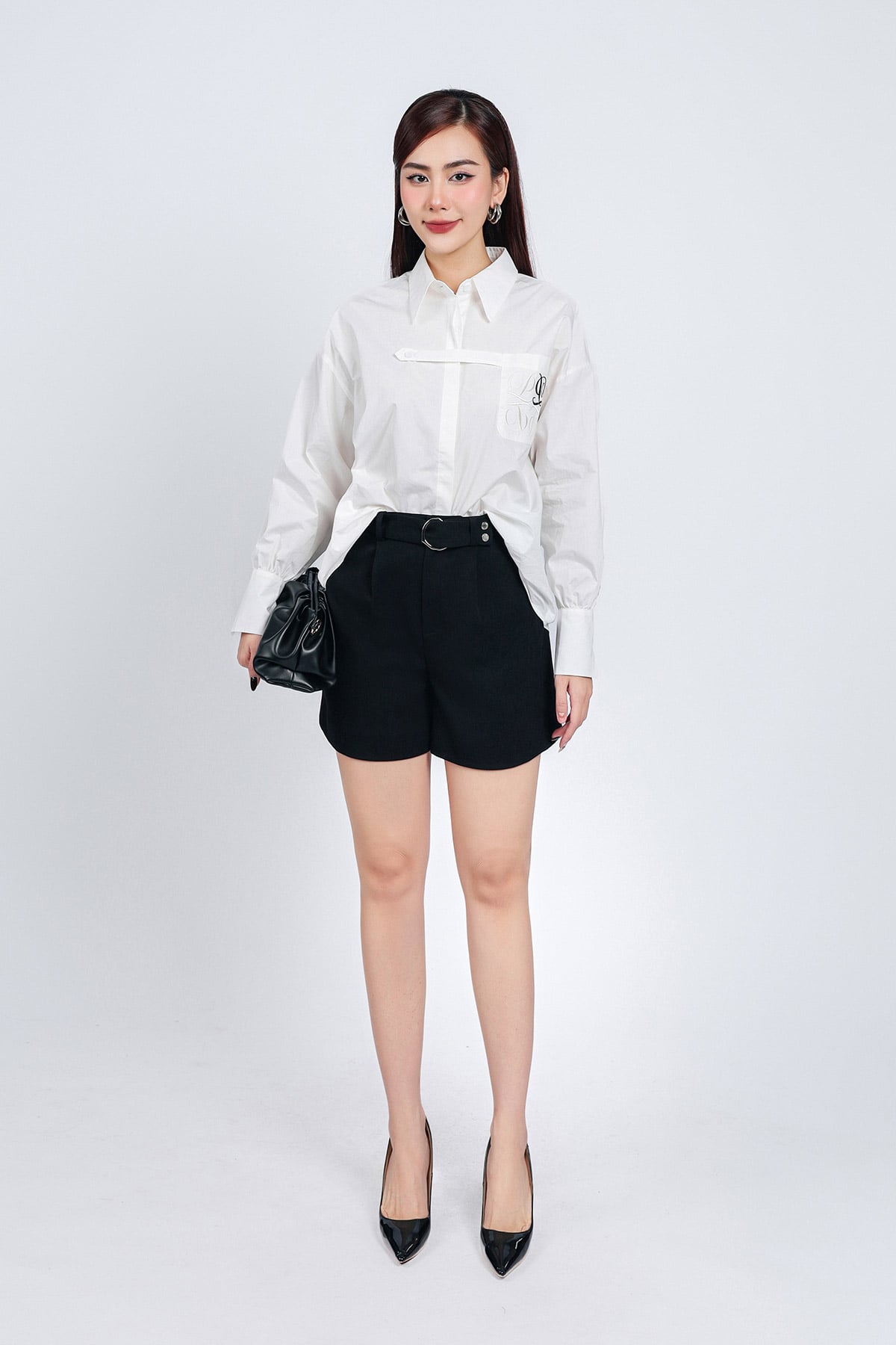 FAS53829 - Áo sơ mi công sở vải thô kate dáng suông cổ đức tay dài có túi ngực thêu hoạ tiết trang trí - PANTIO