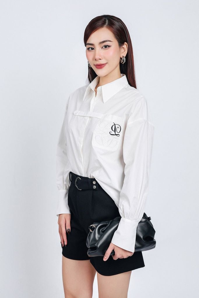 FAS53829 - Áo sơ mi công sở vải thô kate dáng suông cổ đức tay dài có túi ngực thêu hoạ tiết trang trí - PANTIO