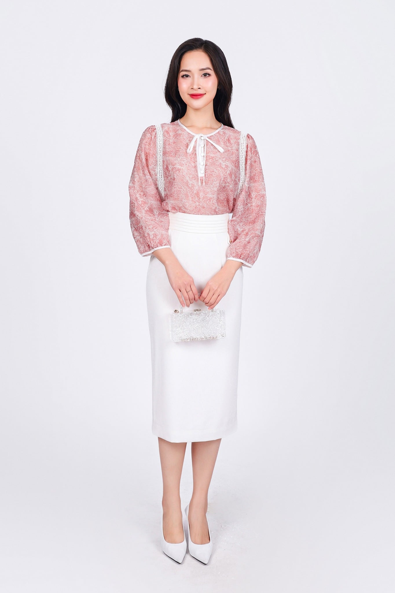 FAS53832 - Áo sơ mi công sở vải tơ hoa dáng suông cổ tròn đính dây nơ tạo kiểu thân áo phối viền ren trang trí - PANTIO