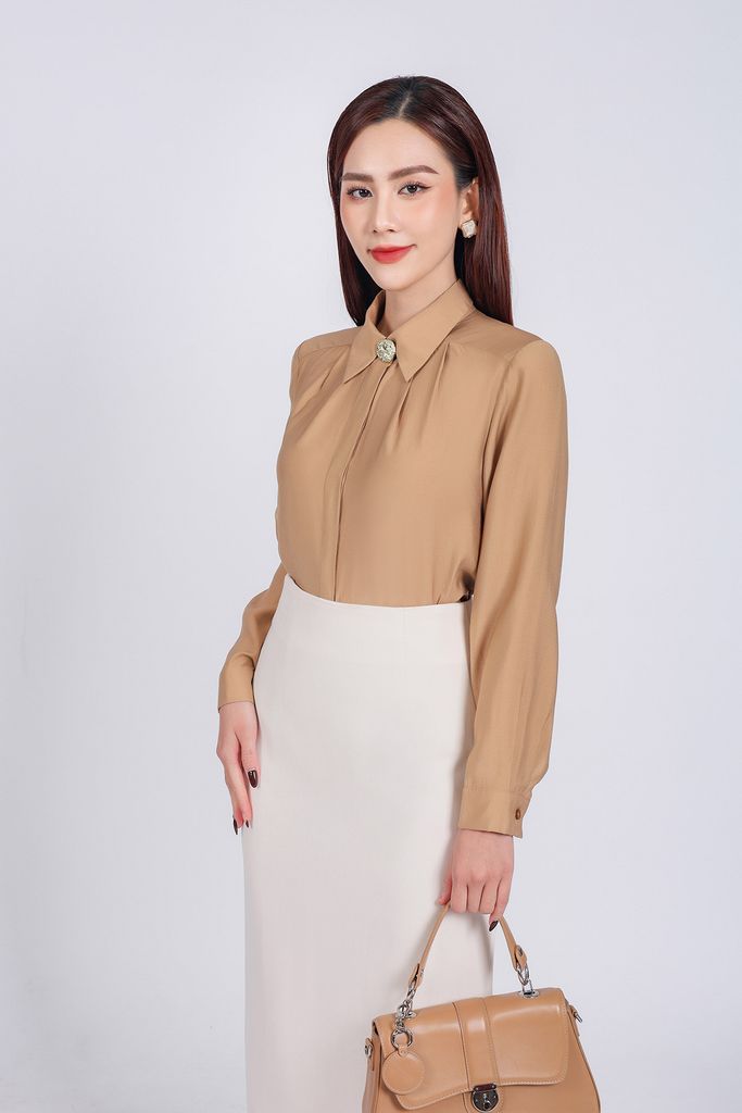 FAS53835 - Áo sơ mi công sở vải tơ dáng suông cổ đức thân áo phối ly bong tạo kiểu kèm cài áo kim loại cao cấp trang trí - PANTIO