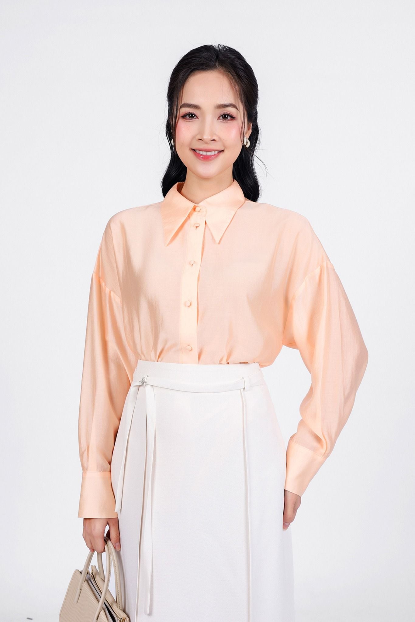 FAS53882 - Áo sơ mi công sở vải tơ dáng suông cổ đức tay măng sec thân áo phối khuy bọc - PANTIO