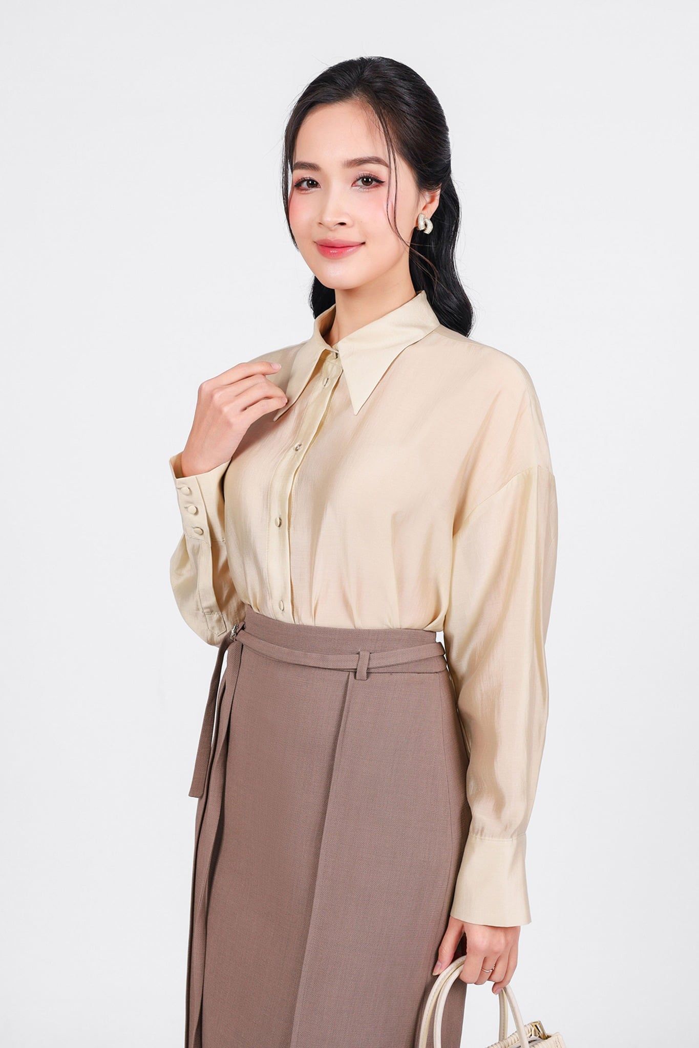 FAS53882 - Áo sơ mi công sở vải tơ dáng suông cổ đức tay măng sec thân áo phối khuy bọc - PANTIO