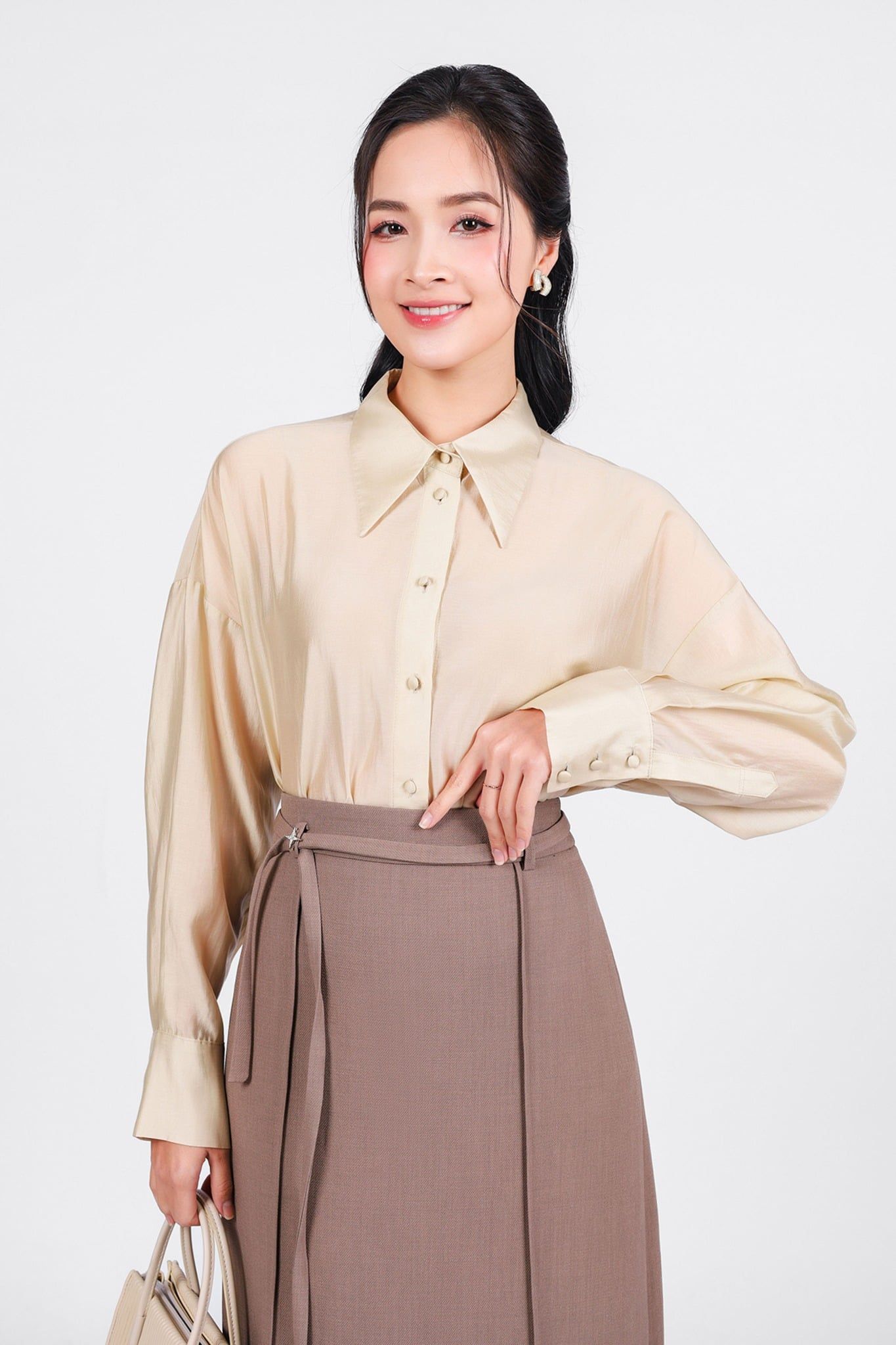 FAS53882 - Áo sơ mi công sở vải tơ dáng suông cổ đức tay măng sec thân áo phối khuy bọc - PANTIO