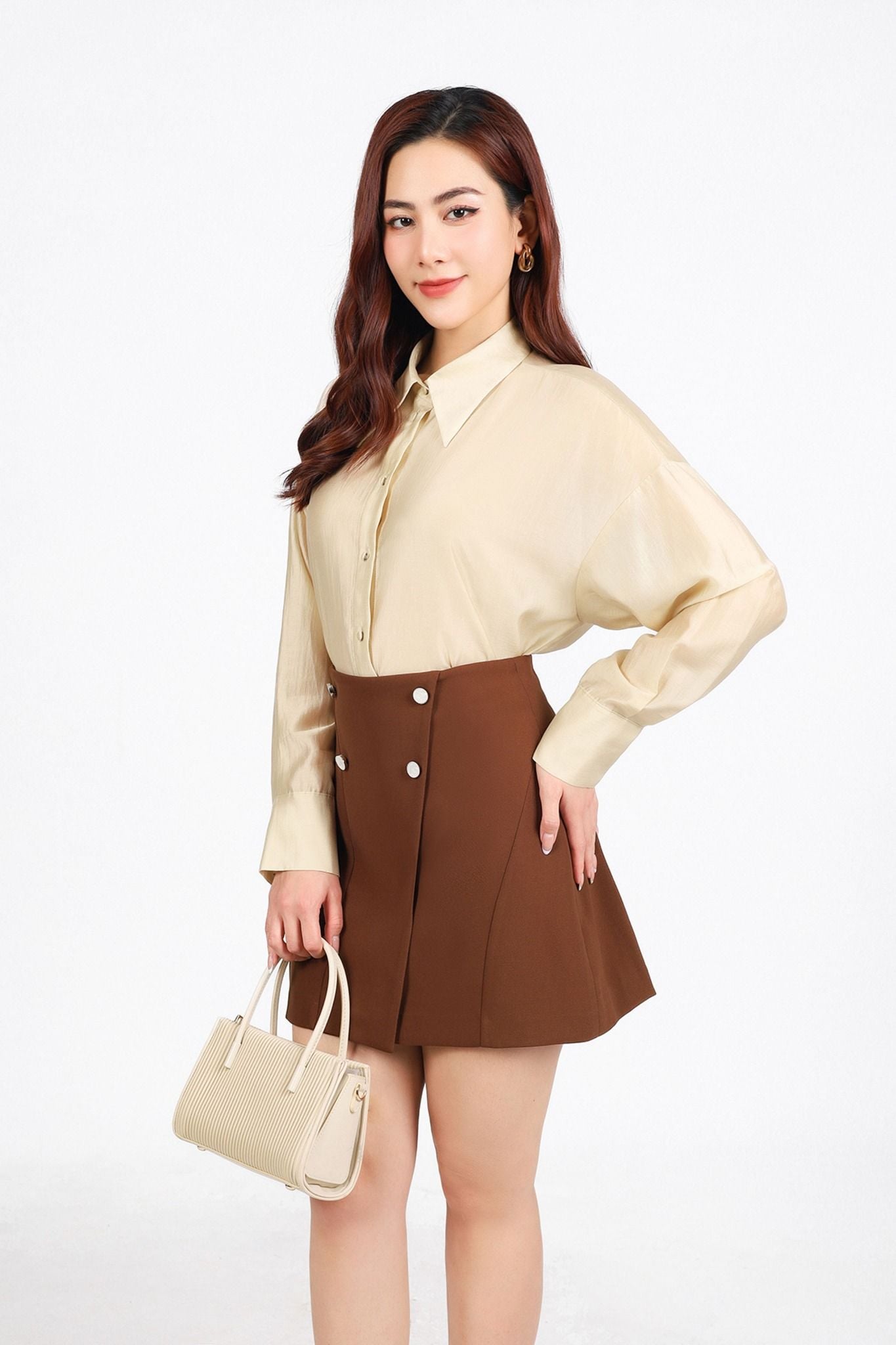 FJN1703 - Chân váy ngắn vải thô dày dáng A có lót thân váy đính khuy phối vạt lệch tạo kiểu - PANTIO