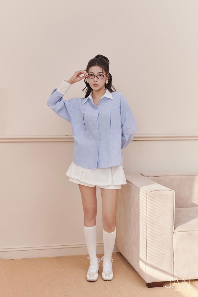 FAS53897 - Áo sơ mi dáng suông, cổ đức bằng vải phối, tay dài, măng séc bằng vải phối, túi ốp to, nẹp cài khuy - JAN.