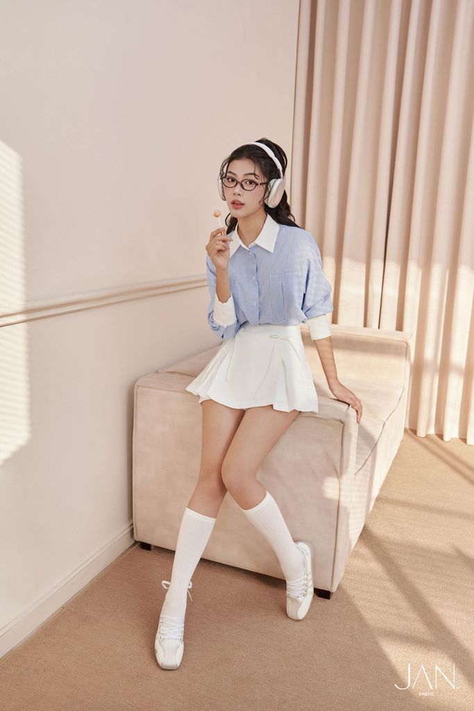 FAS53897 - Áo sơ mi dáng suông, cổ đức bằng vải phối, tay dài, măng séc bằng vải phối, túi ốp to, nẹp cài khuy - JAN.