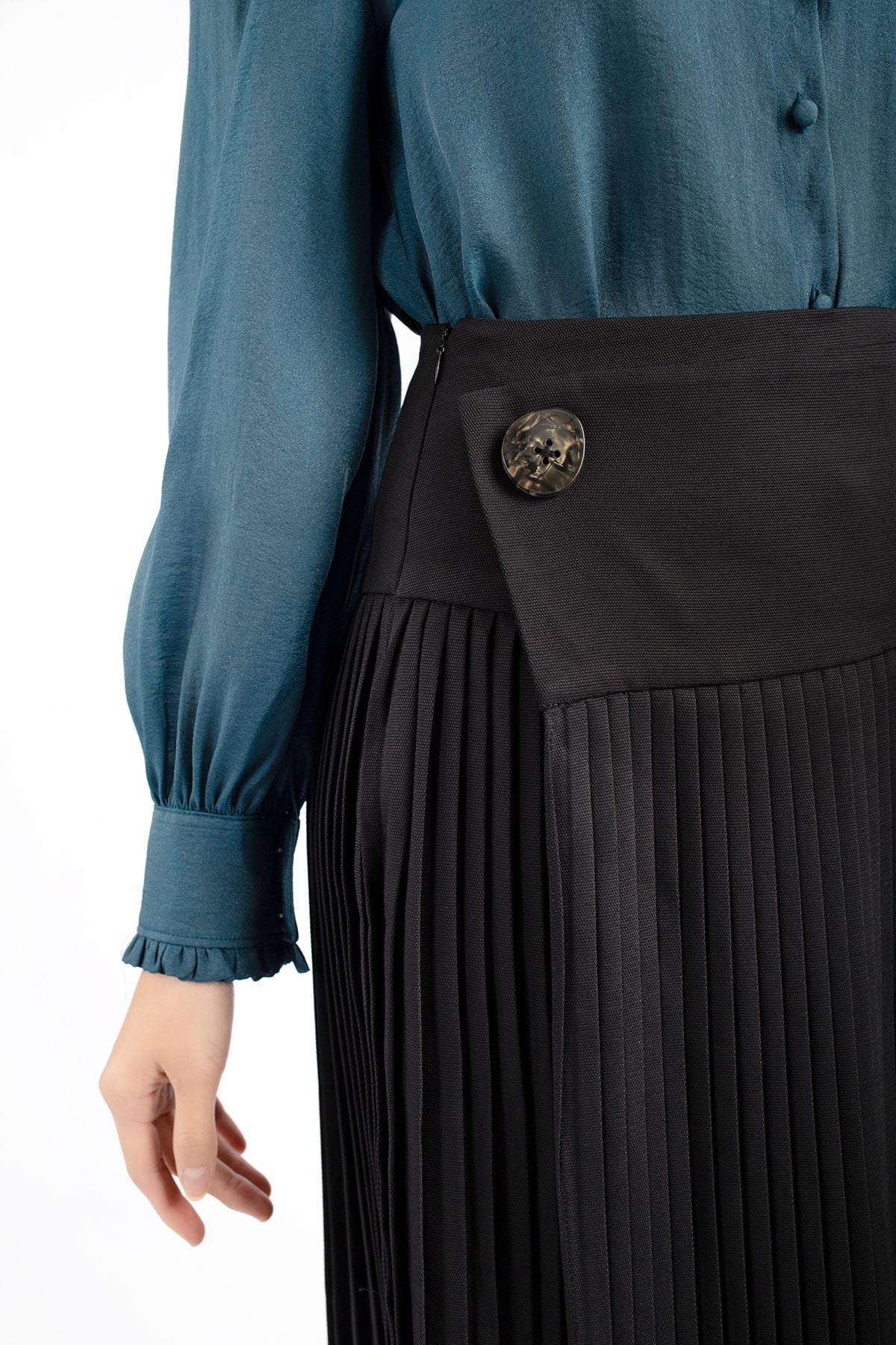 FJD51045 - Chân váy công sở vải thô dáng Xoè cạp liền chân xếp ly phối khuy trang trí khóa thân sau - PANTIO