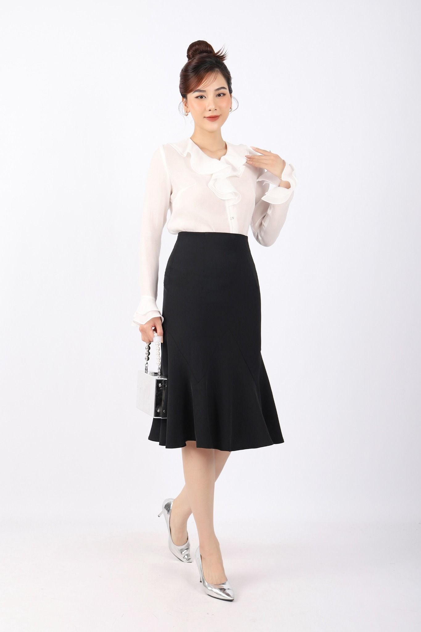 FAS73569 - Áo kiểu công sở vải tơ dáng suông cổ V phối bèo tạo kiểu cửa tay loe - PANTIO